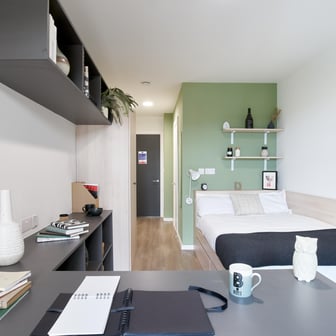 Silver En Suite - Image 1